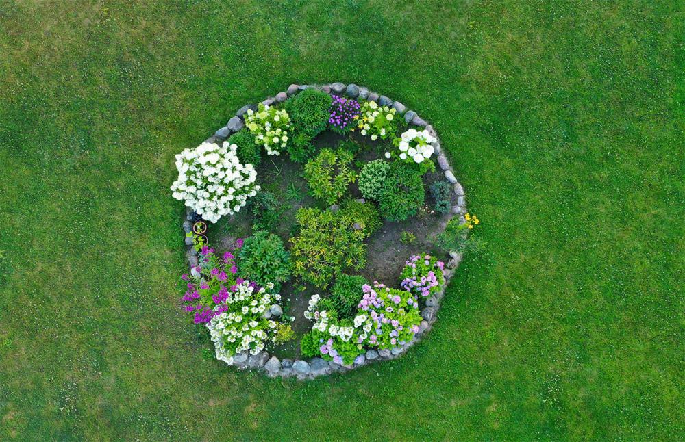 Come creare un'aiuola perfetta per il tuo giardino in soli 3 passaggi