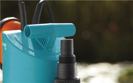 Pompa sommersa 17000 AquaSensor Gardena per acque chiare